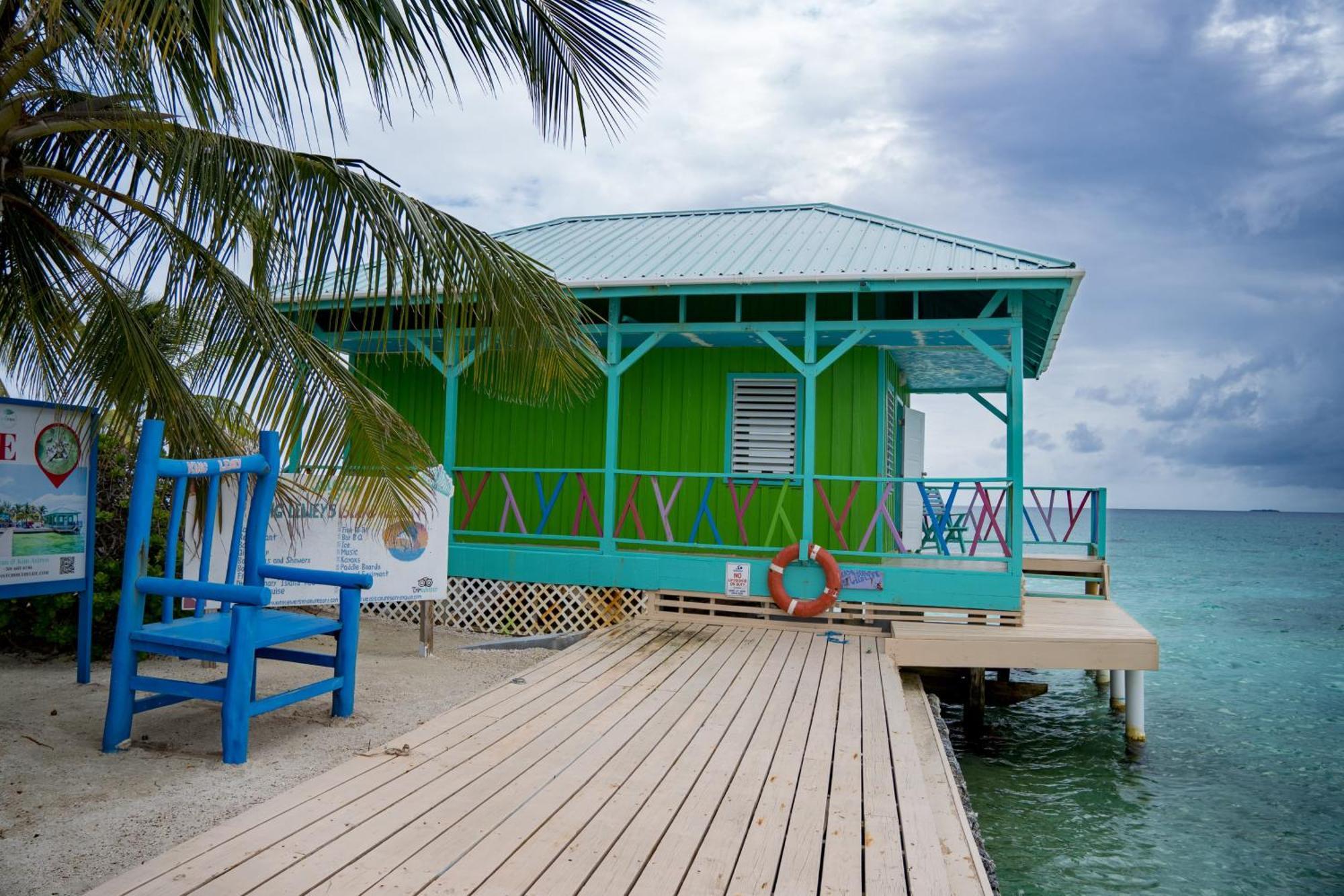 King Lewey'S Island Resort Placencia Exterior photo